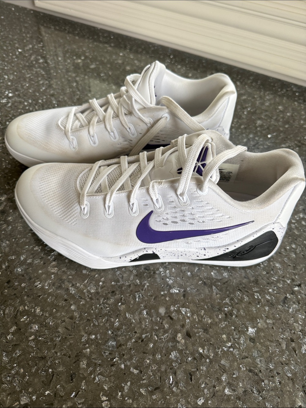 Nike KOBE 9 ELITE Men’s Basketball Shoes. Size 8. BARELY WORN. White+Purple.